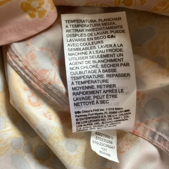 Chico's Women's Paisley 3/4 Sleeve Button-Up No Iron Stretch Blouse Size 2/Large - Picture 9 of 9